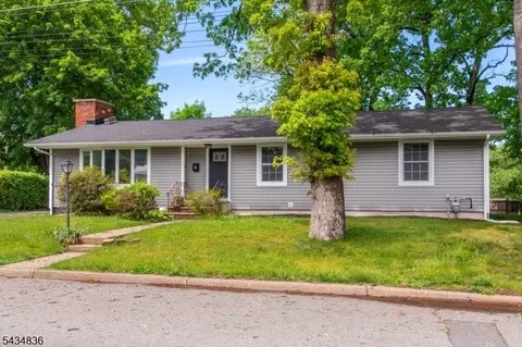 8 Wilcox Ave, Wharton, NJ 07885