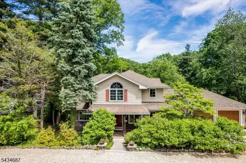 48 Rainbow Trl, Mountain Lakes, NJ 07046