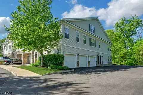 909 Brook Hollow Dr #909, Whippany, NJ 07981