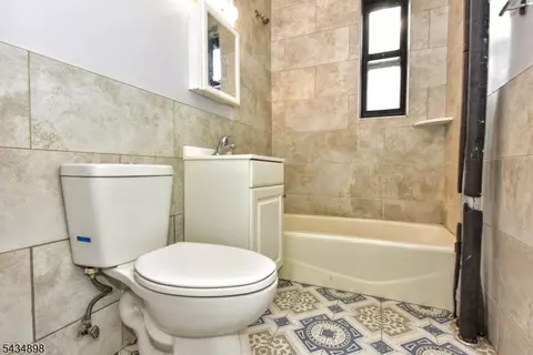 Bath - 303 Hamilton Pl #A4, Hackensack, NJ 07601 photo 1 of 1