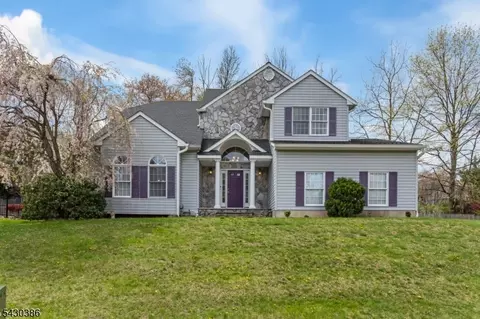 9 Mulberry Ct, Succasunna, NJ 07876