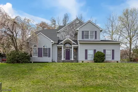 9 Mulberry Ct, Succasunna, NJ 07876
