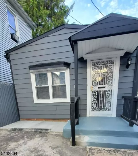 598 S 18th St, Newark, NJ 07103