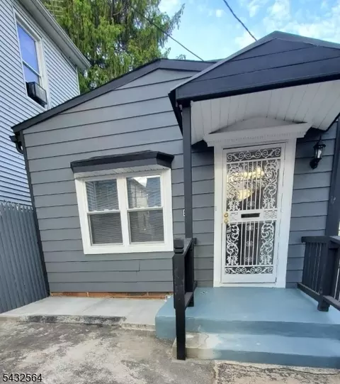 598 S 18th St, Newark, NJ 07103