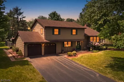 4 Gail Ct, Hillsborough, NJ 08844