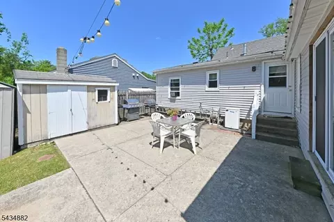 28 Makemoney Ave, Haskell, NJ 07420 photo 4