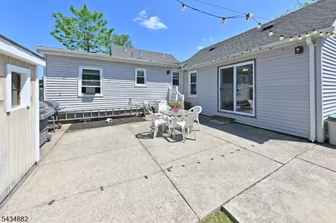 28 Makemoney Ave, Haskell, NJ 07420 photo 5