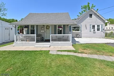 28 Makemoney Ave, Haskell, NJ 07420