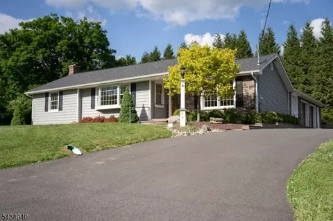 6 Hillside Ln, Milford, NJ 08848