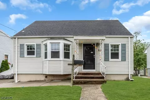 15 Winston Dr, Woodbridge, NJ 07095