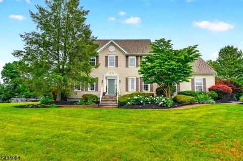 6 Big Top Dr, Lambertville, NJ 08530