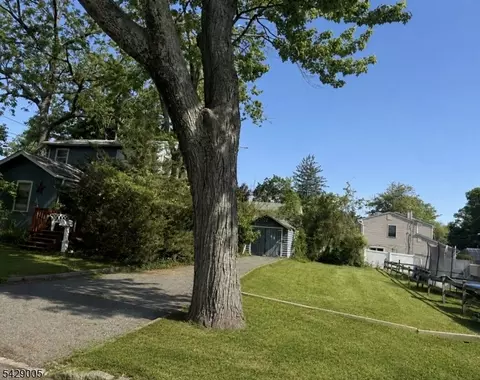 10 Tioga Ave, Lake Hiawatha, NJ 07034