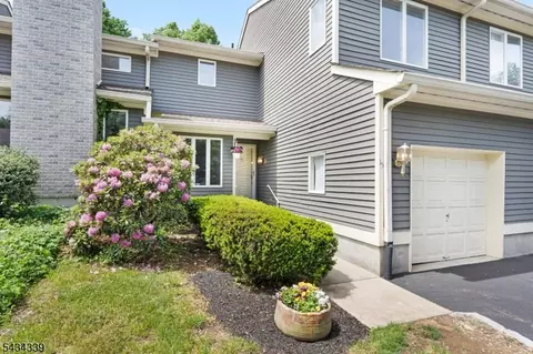 15 Saint Andrews Ln, Annandale, NJ 08801