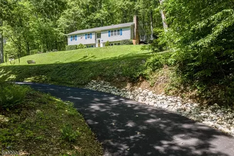 723 Harmony Brass Castle Rd, Phillipsburg, NJ 08865
