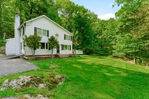 84 Scudders Rd, Sparta, NJ 07871