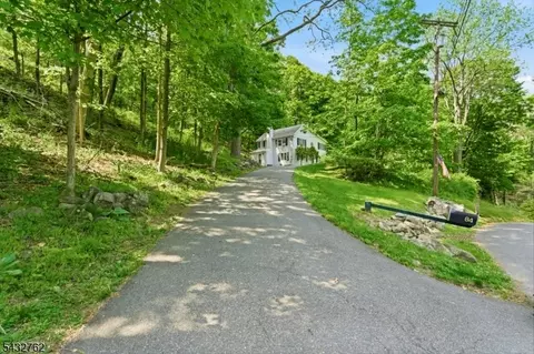 84 Scudders Rd, Sparta, NJ 07871