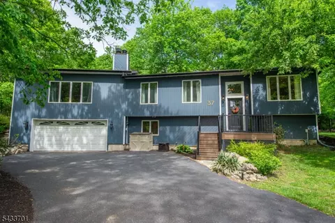 37 Green Rd, Sparta, NJ 07871