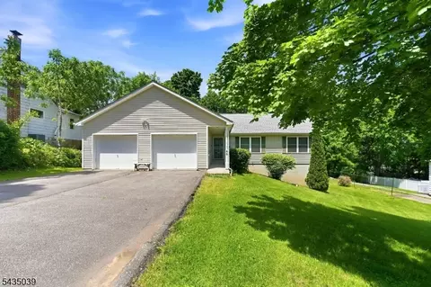 45 Kearney St, Dover, NJ 07801