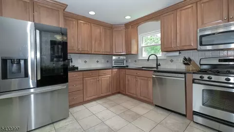 42 Stirling Ln, Wayne, NJ 07470 photo 11