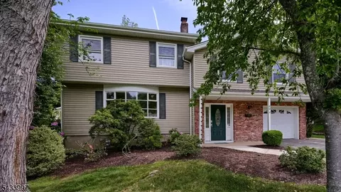 42 Stirling Ln, Wayne, NJ 07470 photo 3