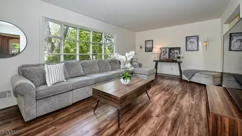 42 Stirling Ln, Wayne, NJ 07470 photo 5