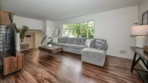 42 Stirling Ln, Wayne, NJ 07470 photo 6