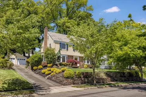 90 Stonehouse Rd, Glen Ridge, NJ 07028