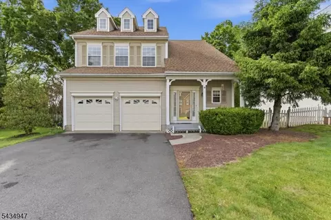 96 Magellan Way, Franklin Park, NJ 08823