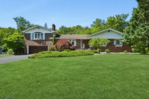14 Hilldale Rd, Pine Brook, NJ 07058