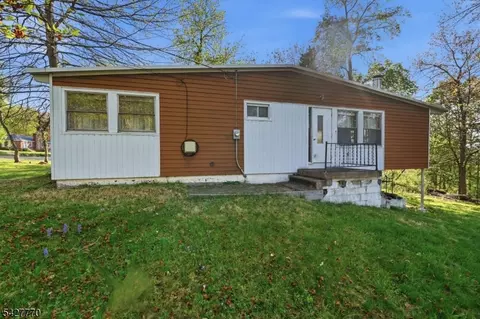 101 Gates Ave, Gillette, NJ 07933