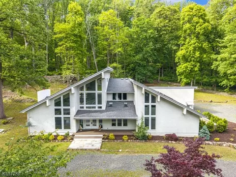 9 N Star Dr, Annandale, NJ 08801