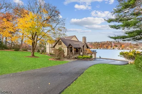 50 Maple Pkwy, Sparta, NJ 07871