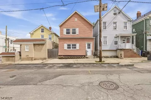 174 Orient St, Bayonne, NJ 07002