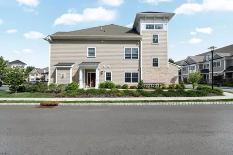 17 Dirlam Dr, Florham Park, NJ 07932