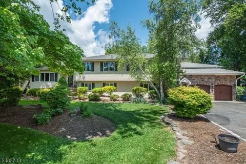 111 Mckinley Ave, East Hanover, NJ 07936