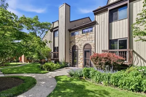 91 Nottingham Sq, Washington Twp, NJ 07853