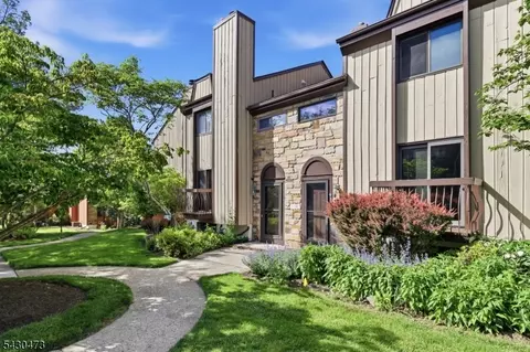 91 Nottingham Sq, Washington Twp, NJ 07853