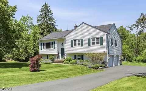 15 Mile Dr, Chester, NJ 07930