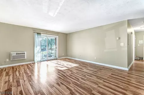 798 Eves Dr #2R, Hillsborough, NJ 08844