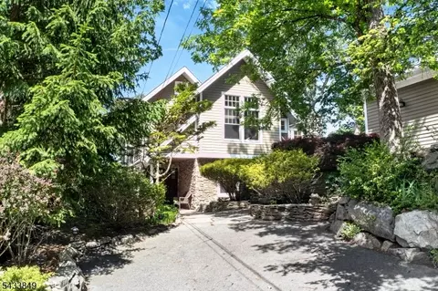73 South Rd, Bloomingdale, NJ 07403