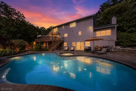 62 S Glen Rd, Kinnelon, NJ 07405