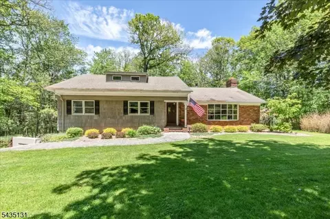 18 Stiles Rd, Warren, NJ 07059
