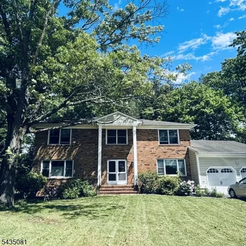 10 Dickens Ct, Morristown, NJ 07960