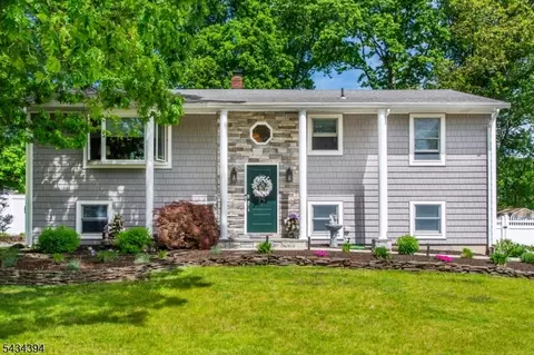 42 Summit Rd, Oak Ridge, NJ 07438