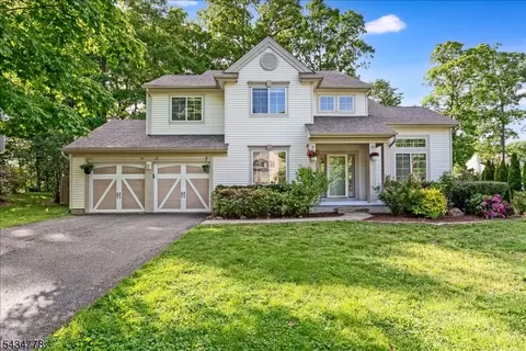 6 Crestwood Cir, Budd Lake, NJ 07828