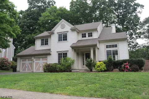 6 Crestwood Cir, Budd Lake, NJ 07828