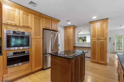 596 Terhune Dr, Wayne, NJ 07470 photo 11