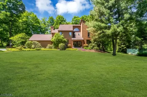 20 Heather Ln, Basking Ridge, NJ 07920