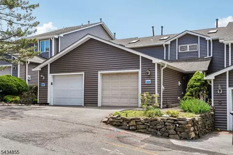304 Heights Dr, Haledon, NJ 07508