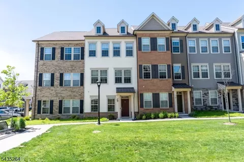 18 Cortland Ct, Livingston, NJ 07039